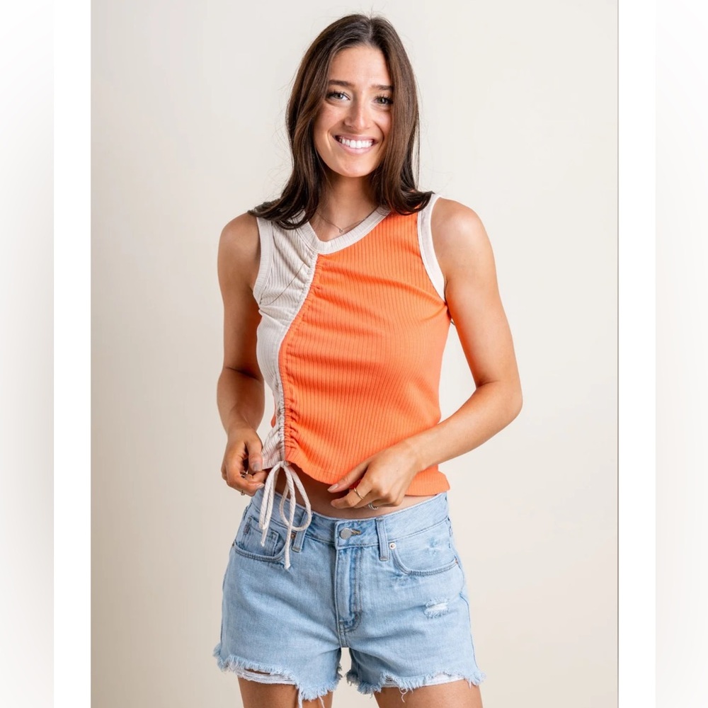 NWT Daydreamer ruched split tank in peach echo